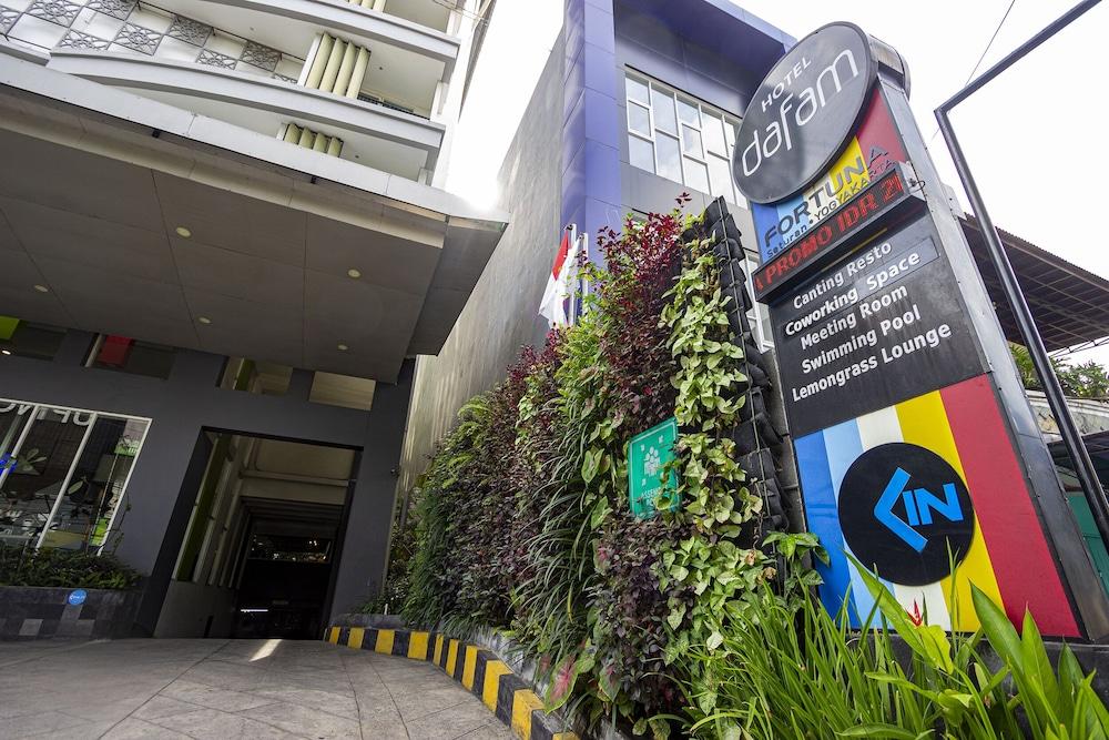 Hotel Fortunagrande Seturan Yogyakarta Maguwo Экстерьер фото