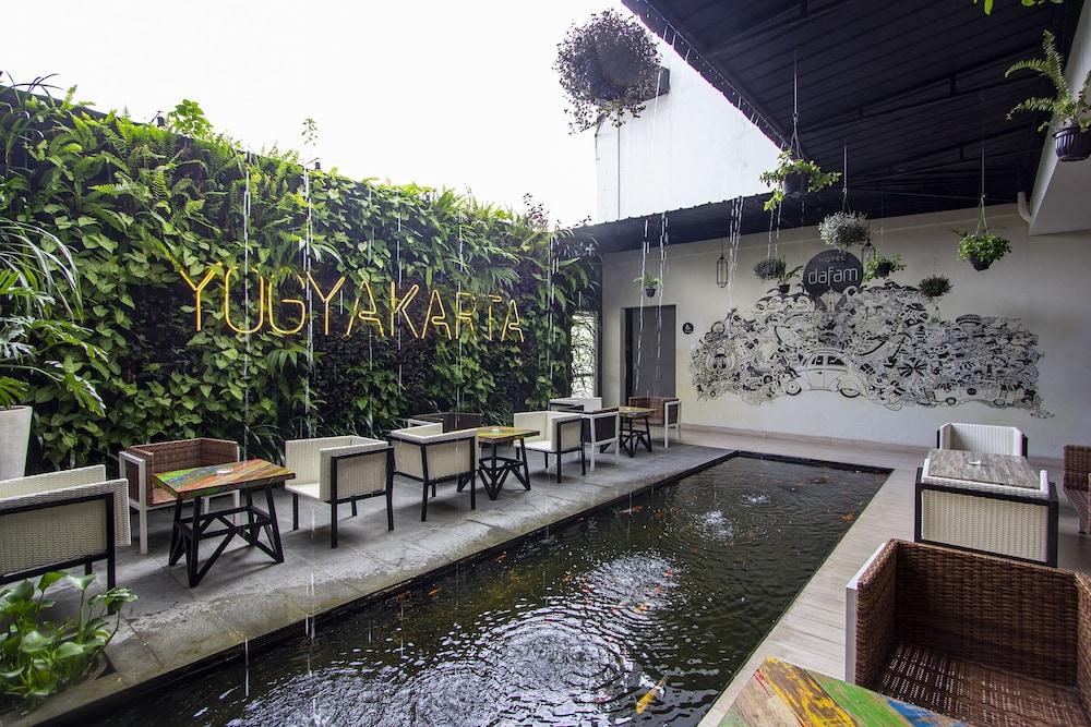 Hotel Fortunagrande Seturan Yogyakarta Maguwo Экстерьер фото