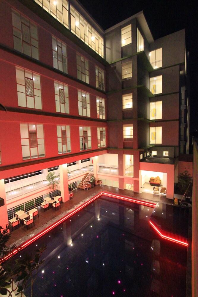 Hotel Fortunagrande Seturan Yogyakarta Maguwo Экстерьер фото