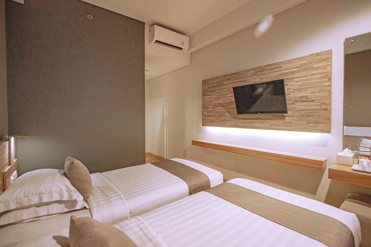 Hotel Fortunagrande Seturan Yogyakarta Maguwo Экстерьер фото