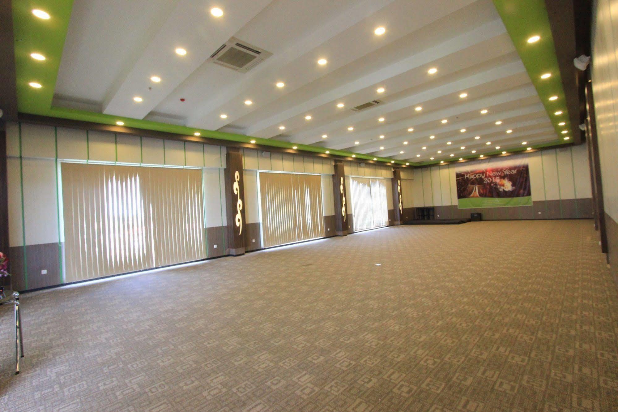 Hotel Fortunagrande Seturan Yogyakarta Maguwo Экстерьер фото